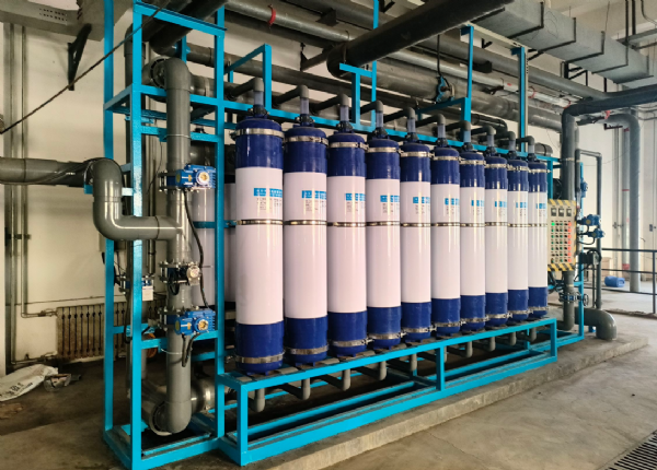 煙臺(tái)2X50T反滲透十100T超濾設(shè)備安裝調(diào)試